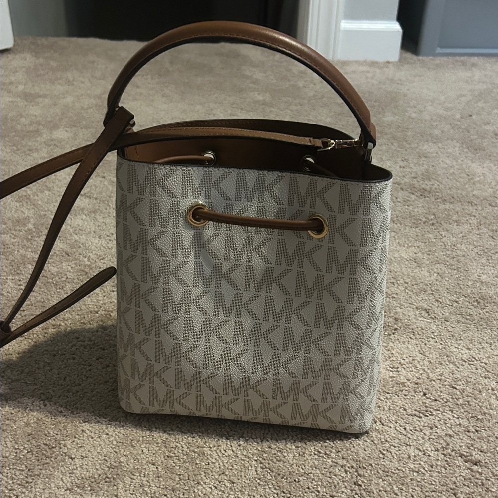 Michael Kors Monogram Beige and Tan Shoulder Bag - Picture 3 of 4